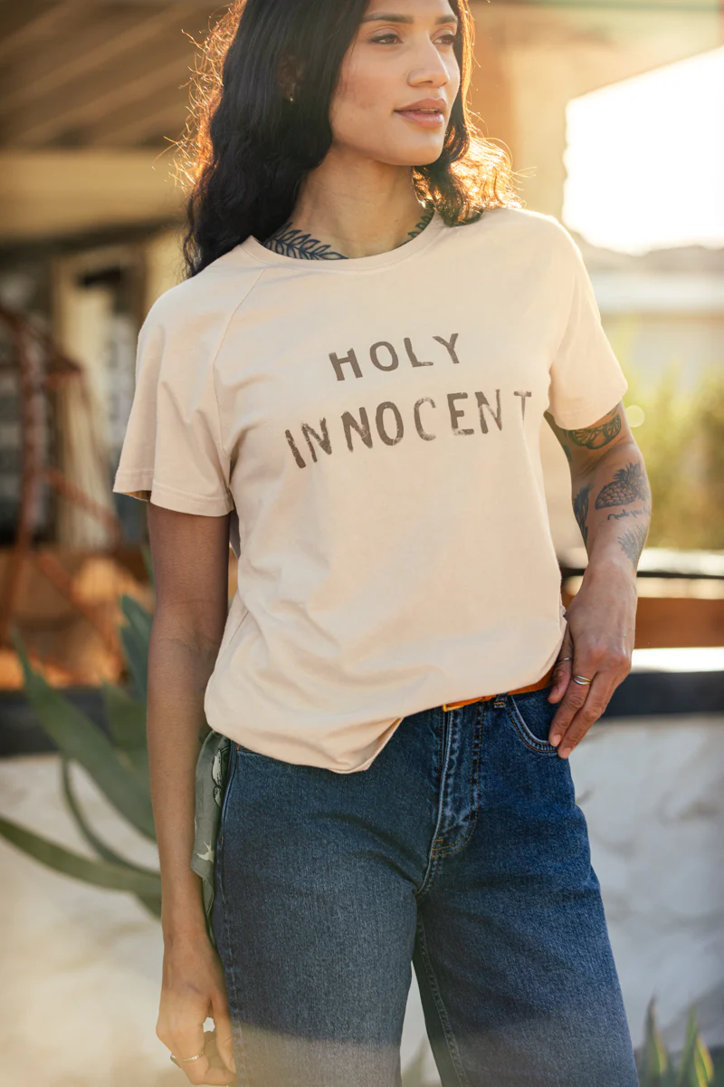 Damsons Innocent Relaxed T-Shirt Griege - Image 4