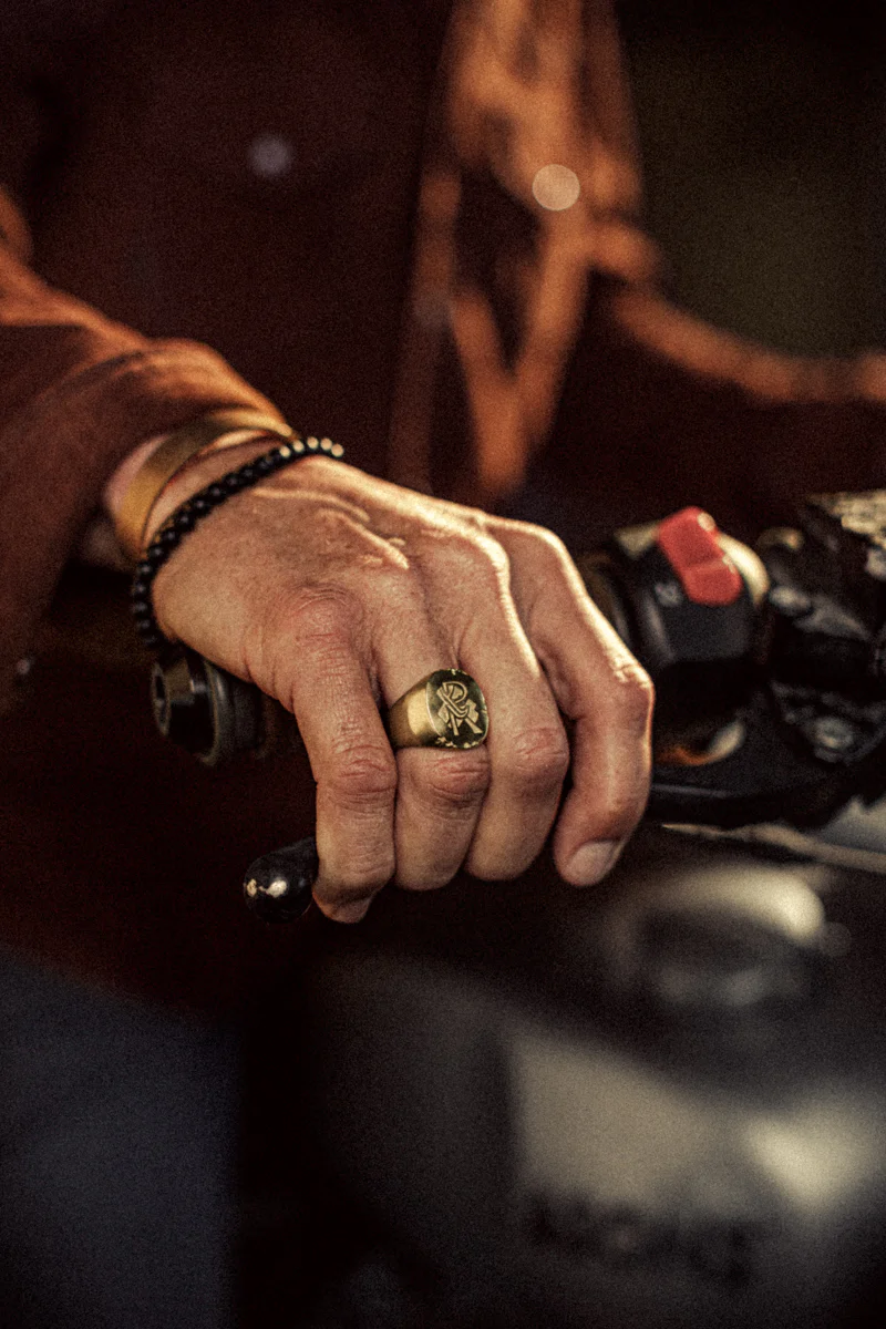 ROGUE by &SONS Signet Ring Brass - Image 4